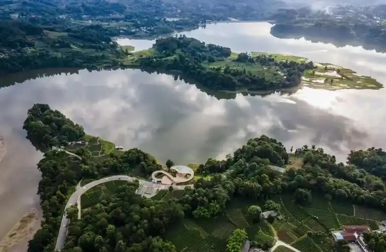 基层河湖管护看四川雅安市名山区百丈镇百丈湖村