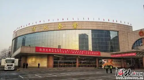 1月13日早晨拍摄的省会河北会堂.