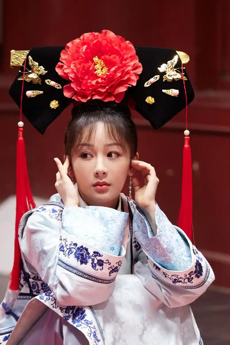 [杨紫][新闻]210612 《萌探探探案》杨紫化身清朝格格 机智紫紫v用