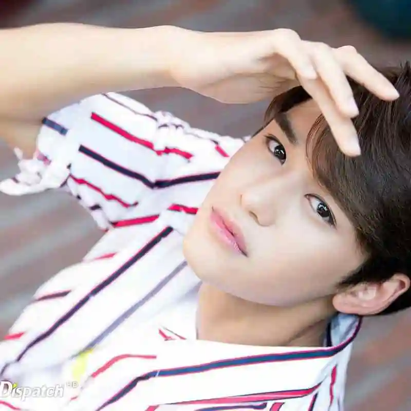 中泰混血黄旭熙新造型引热议,刚出道时曾因长得太帅上韩网热搜