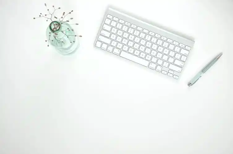 极简素雅温馨白色