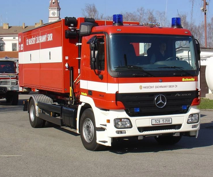 大众斯堪尼亚,奔驰,沃尔沃是全世界重型卡车三大巨头,纷纷垄断着全