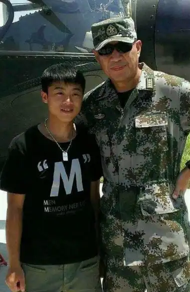 原本就是警察,演戏纯属意外,石兆琪娶普通妻子一家其乐融融