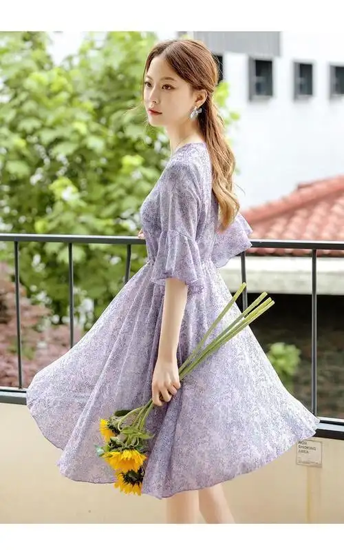 一款惊艳到你的连衣裙美的如仙子一般让你引领时尚潮流