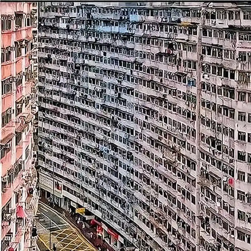 这密密麻麻的房子能住多少人啊