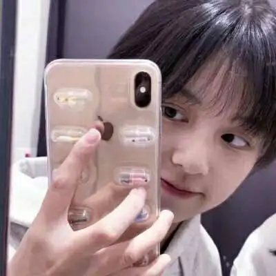 手拿手机拍照挡脸女生头像可爱女生手遮脸