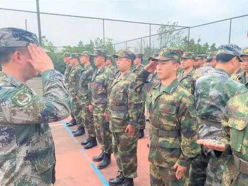 我校2020级火箭军定向培养士官生举行授肩牌仪式