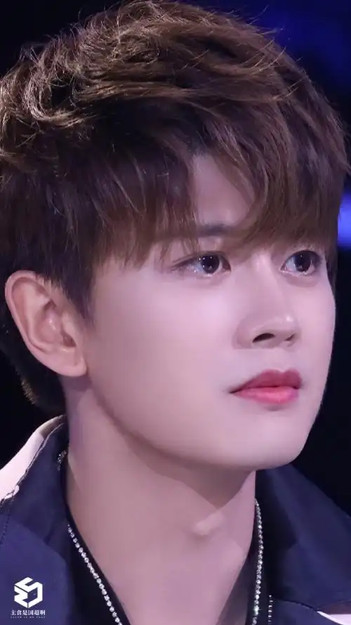 任嘉伦粉色西装##舞者