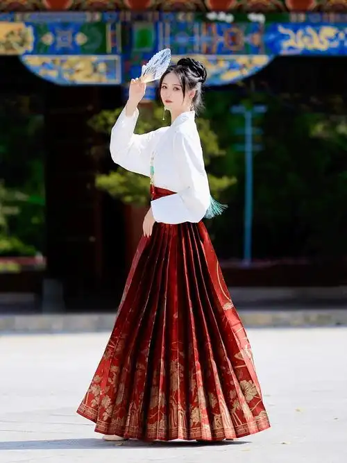 女织金螺钿马面裙绣花飞机袖晓镜春中国风套装原创明制汉服