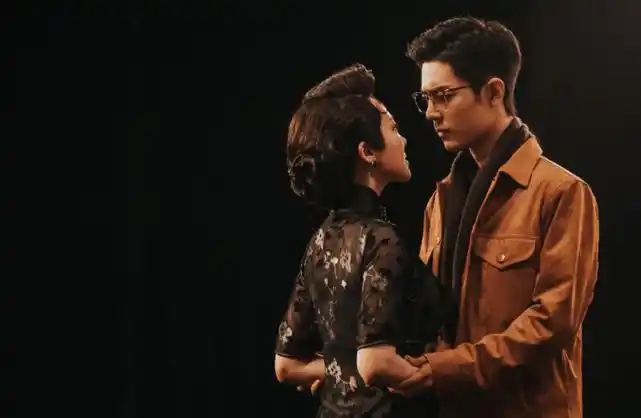 52岁许晴久违晒出最新时尚写真,越来越丰腴时尚,女人味十足_肖战_事情