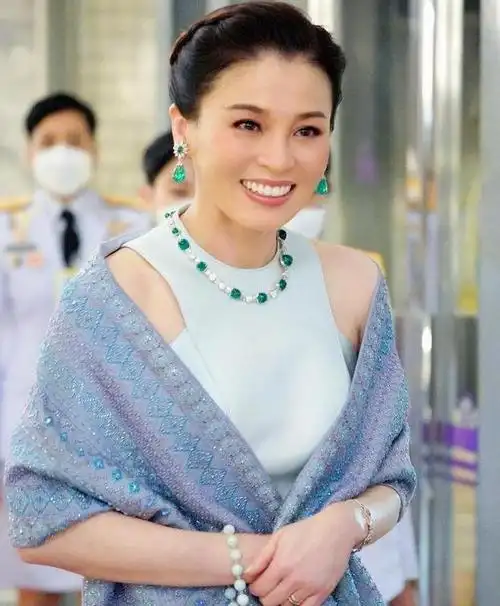 泰国王后苏提达失去重要支持后成傀儡如今她该何去何从