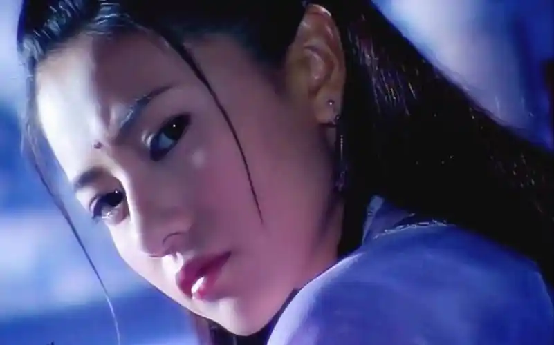 倚天屠龙记中最具争议的角色,周芷若,她是如何一步步黑化的?