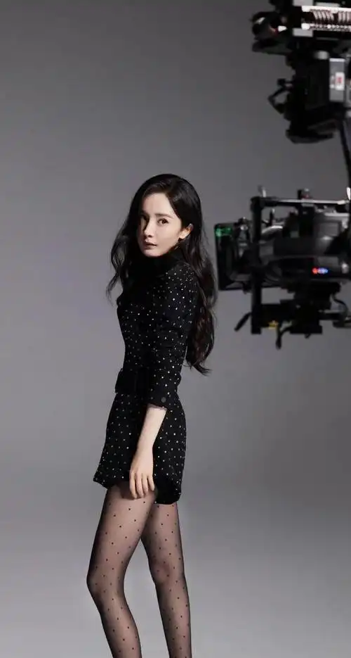 御姐穿搭no.14丨杨幂黑丝诱惑:性感女神的致命魅力无人能挡!