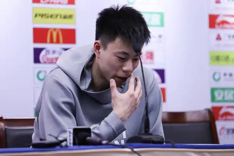 张镇麟赛后略显腼腆.