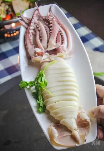 水煮鱿鱼图片