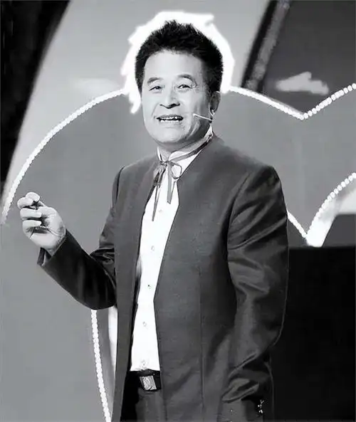 毕福剑现状被曝:从央视正常退休,没有定居农村,现经营多项副业