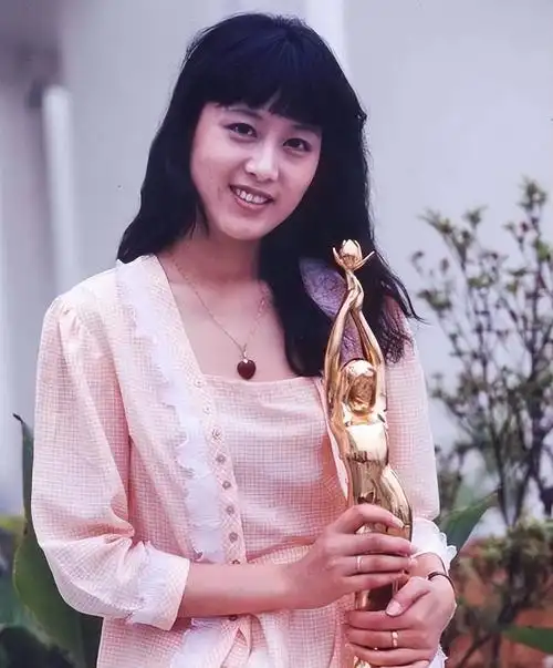 演员吴玉芳:嫁江嘉良,为爱隐退连生两女,恩爱34年无绯闻