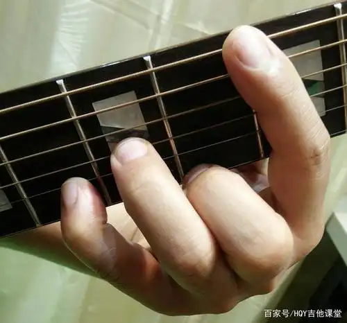 吉他弹唱时,和弦该怎么拨弦?