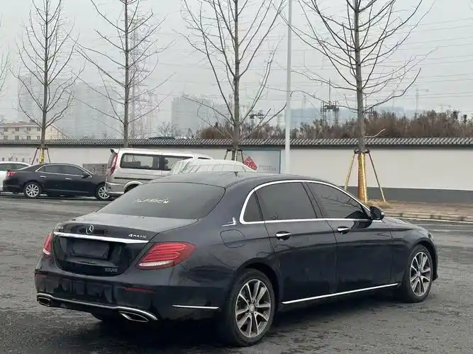 新到18年奔驰e200l四驱立标新车4