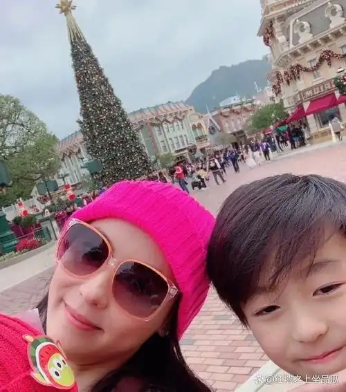 张柏芝三子真容曝光了,小儿子简直跟妈妈一个模子刻出来的!