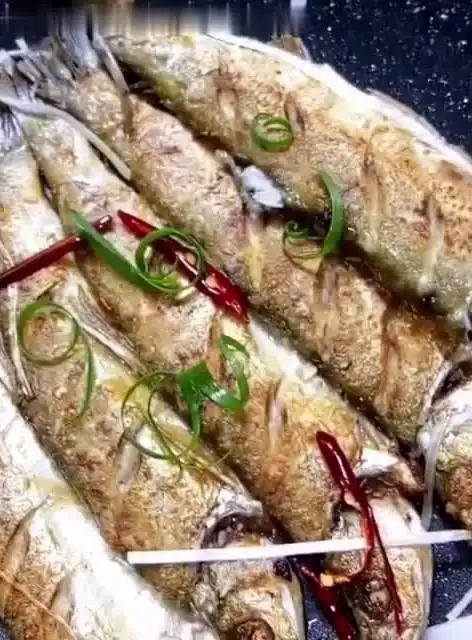 香煎翘嘴鱼热门美食,每天分享美食教程