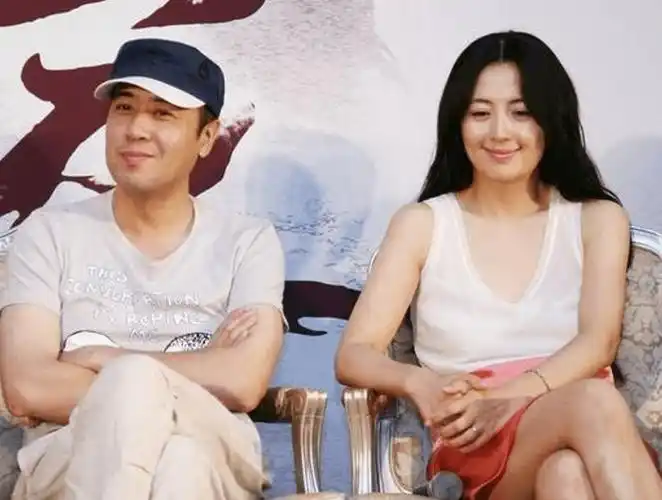 原创杨童舒34岁在剧组意外怀孕嫁给商人老公很幸福被婆家宠成宝