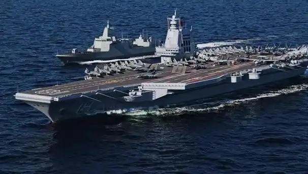 中国第三艘航母"福建"号甲板上的顶棚已经开始拆除,意味着福建号最