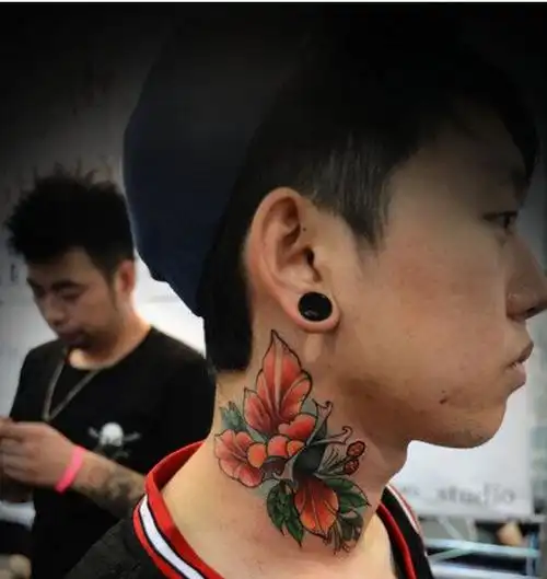 个性男性脖子蝎子时尚男性脖子个性蝎子纹身图案图片tag标签:个