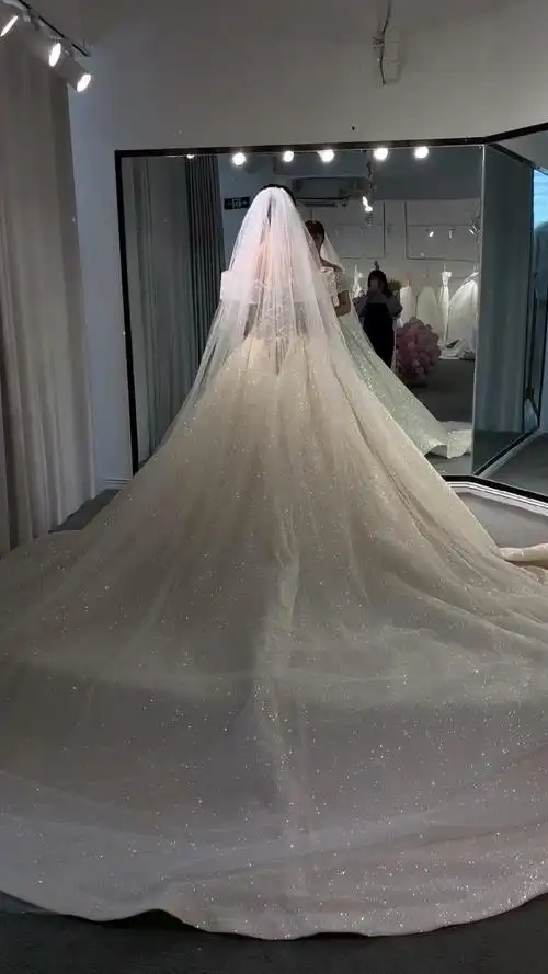 来自婚纱的背影杀78