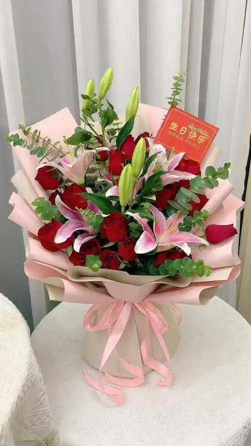 百合玫瑰花束  #混搭花束  #一束花的仪式感  #最幸运的祝福送给你