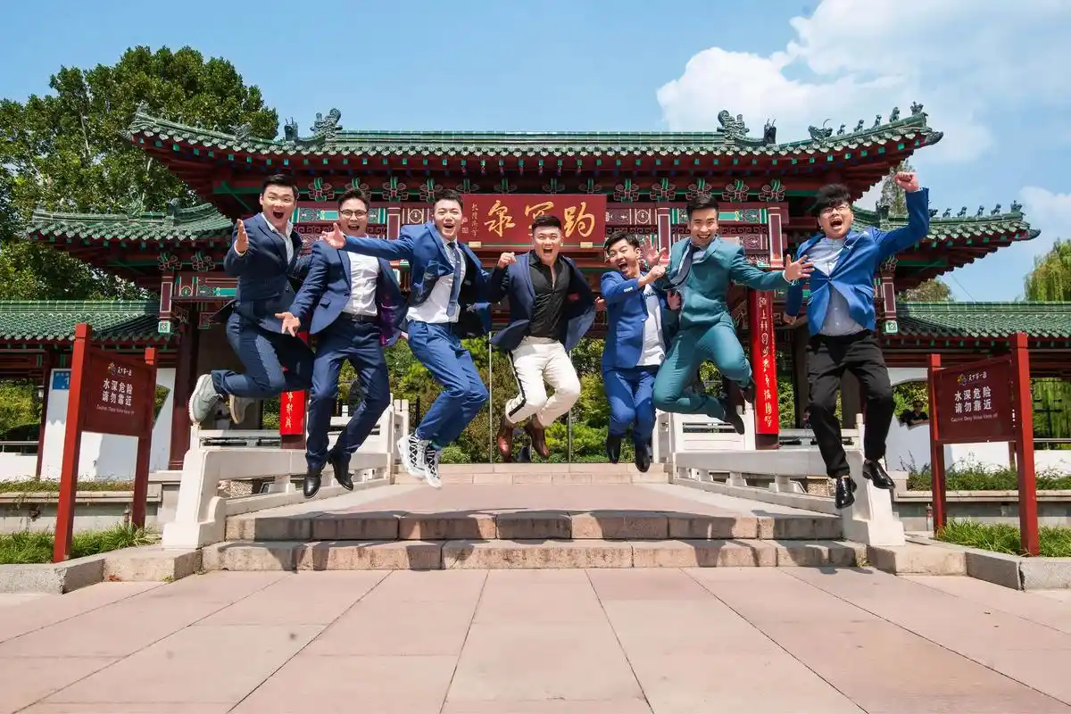 当性格迥异又同样优秀的7个人走到一块时,效果往往是火星撞地球那样的