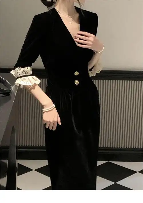 法式名媛高级感赫本风黑色复古金丝绒蕾丝边设计感御姐连衣裙女冬