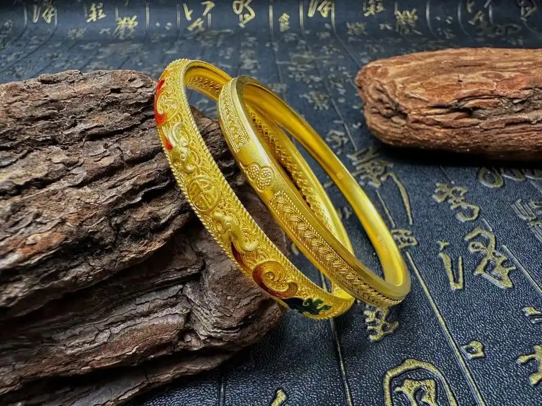 建华金店.#建华金店 古法手镯 纹理精致 工艺精湛 古色古香 - 抖音