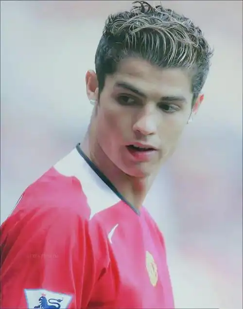 抛开颜值不谈,c罗,大罗和小罗谁的足球天赋和成就更高?