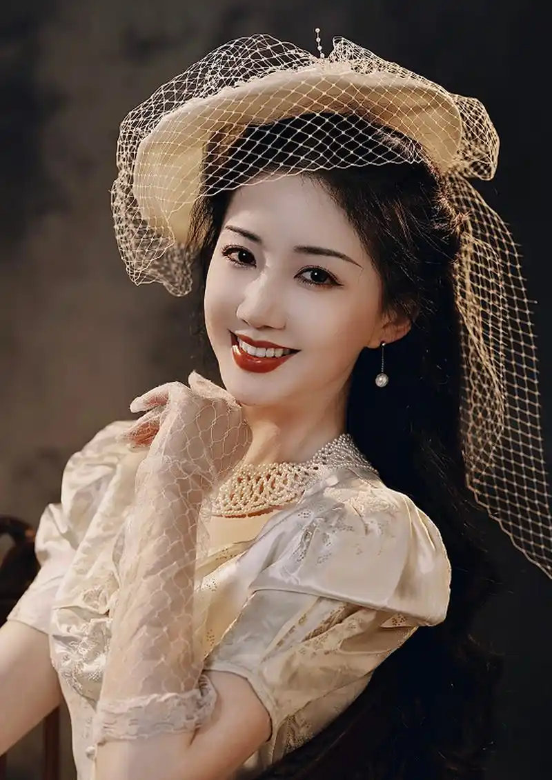 陈欣予的民国照,还是很有韵味的.