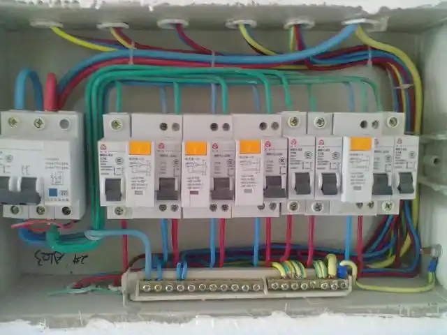 家用配电箱里放几个回路才合理?两加两减,轻松获得答案