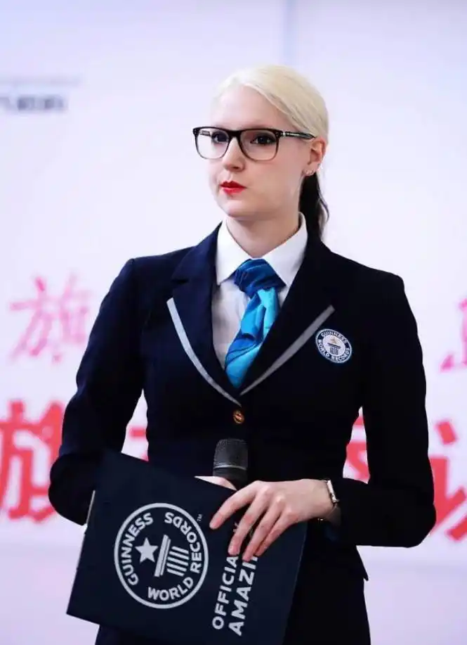 撒贝宁老婆李白撒贝宁娇妻李白近照发福明显