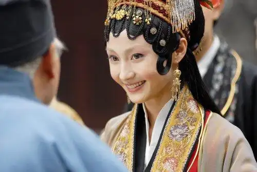 姚笛《红楼梦》(旧版新版)(旧版新版)中造型