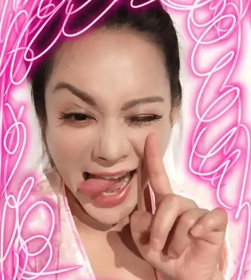 宁静吐舌自拍扮无辜:其实真的不是没有人约