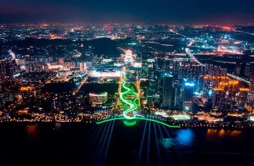 今晚7点半顺德金凤凰广场登上央视直播与你共赏金凤凰绚丽夜景