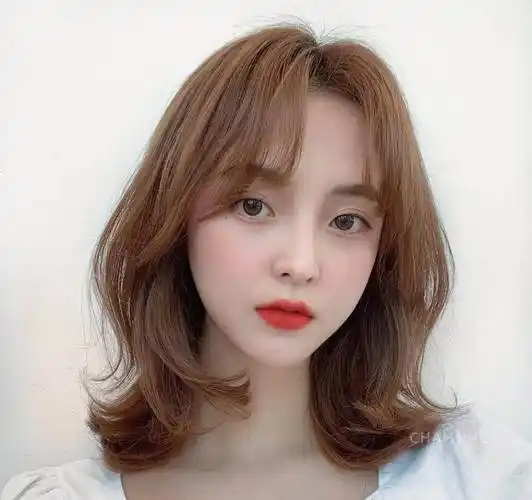 瓜子脸的女性发型别乱剪,看看这几种,让你美出新高度