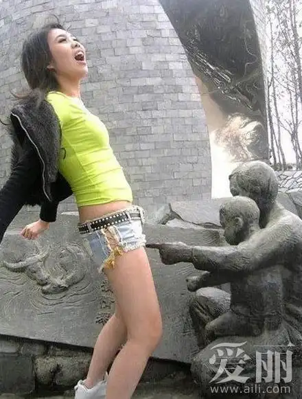 爆笑恶搞年轻人 笑翻所有人