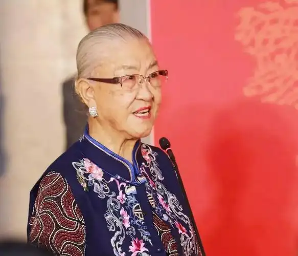 原国务院副总理,原国防部部长耿飙长女 耿莹