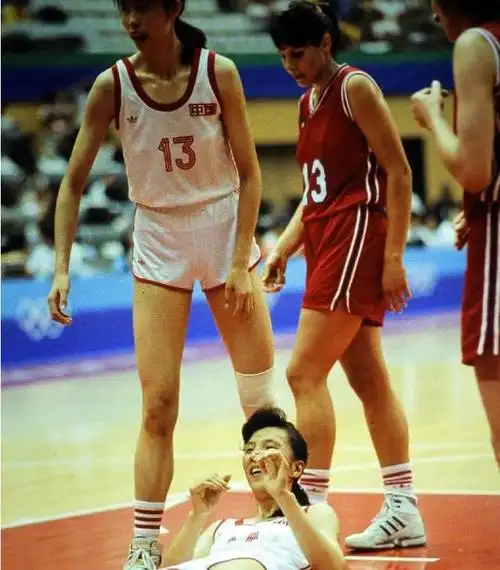 然而,女篮名宿王芳和男篮国手张镇麟的故事却展示了一个来自"寒门"的