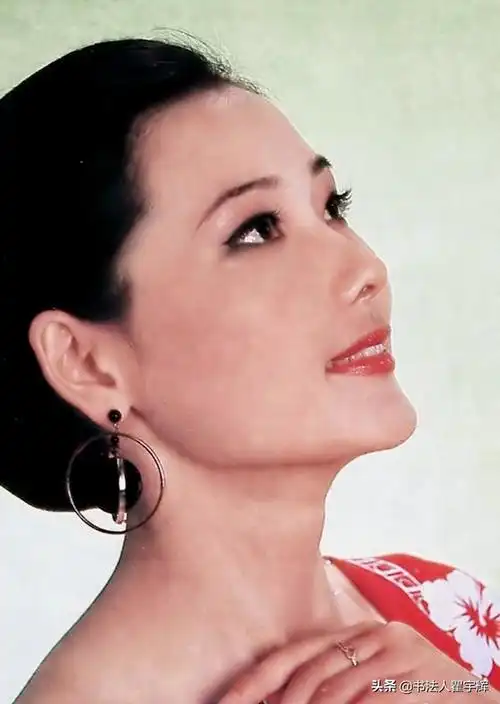 1/ 12 何赛飞,漂亮,大气,端庄.