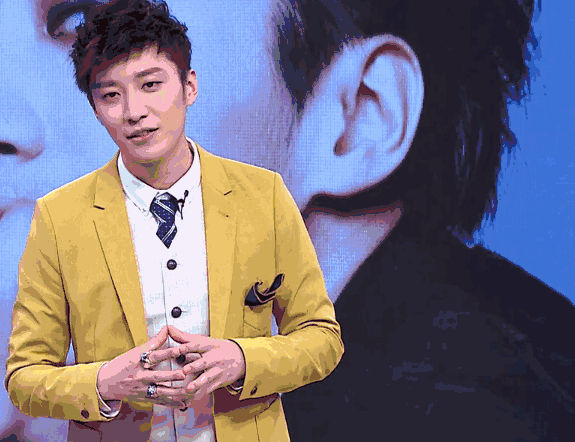 行礼开心讲述微笑gif动图_动态图_表情包下载_soogif