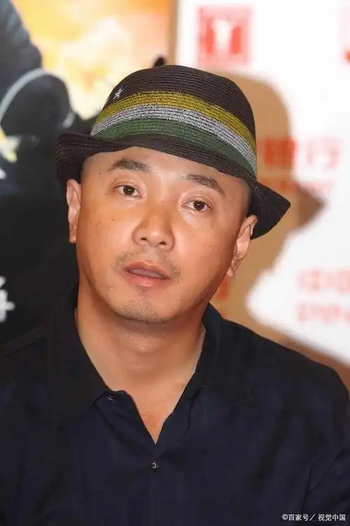 徐峥妻女现身英国!陶虹满身淤青模样大变,挥金如土被疑带钱跑路