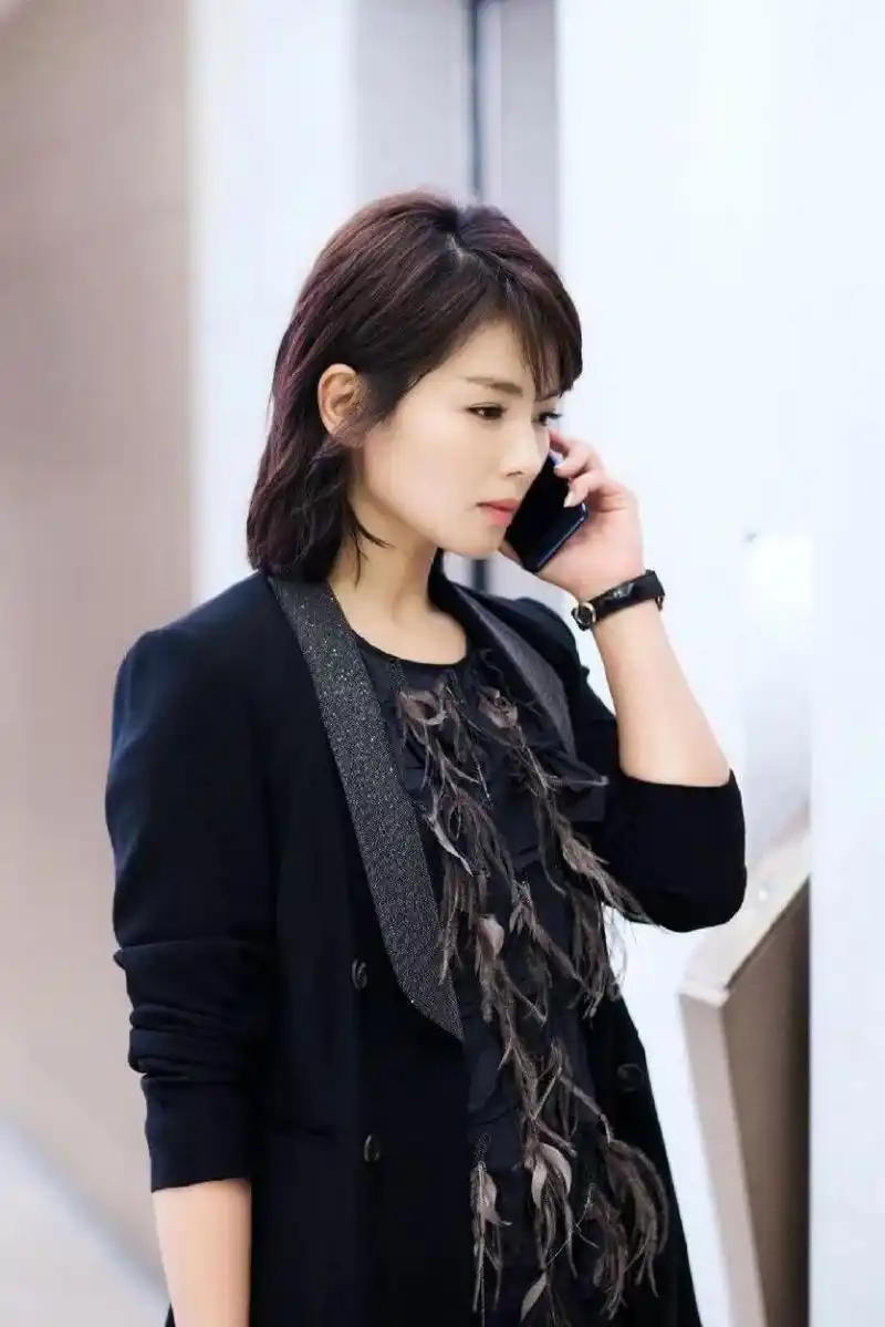 老实说,只看过欢乐颂第一季.