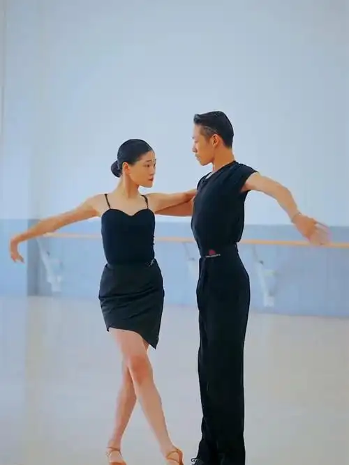 拉丁舞双人伦巴组合套路