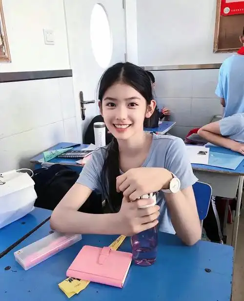 13岁演偶像剧女主,12岁搭遍大咖,高颜值"05花"们也太强了吧?